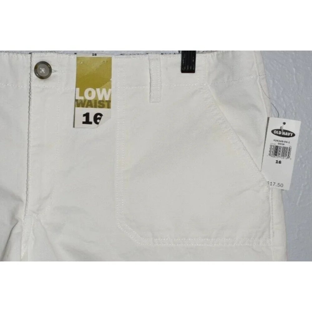 Old Navy Women 16 Shorts LOW‎ WAIST whiskered White Flat Front 5 1/2